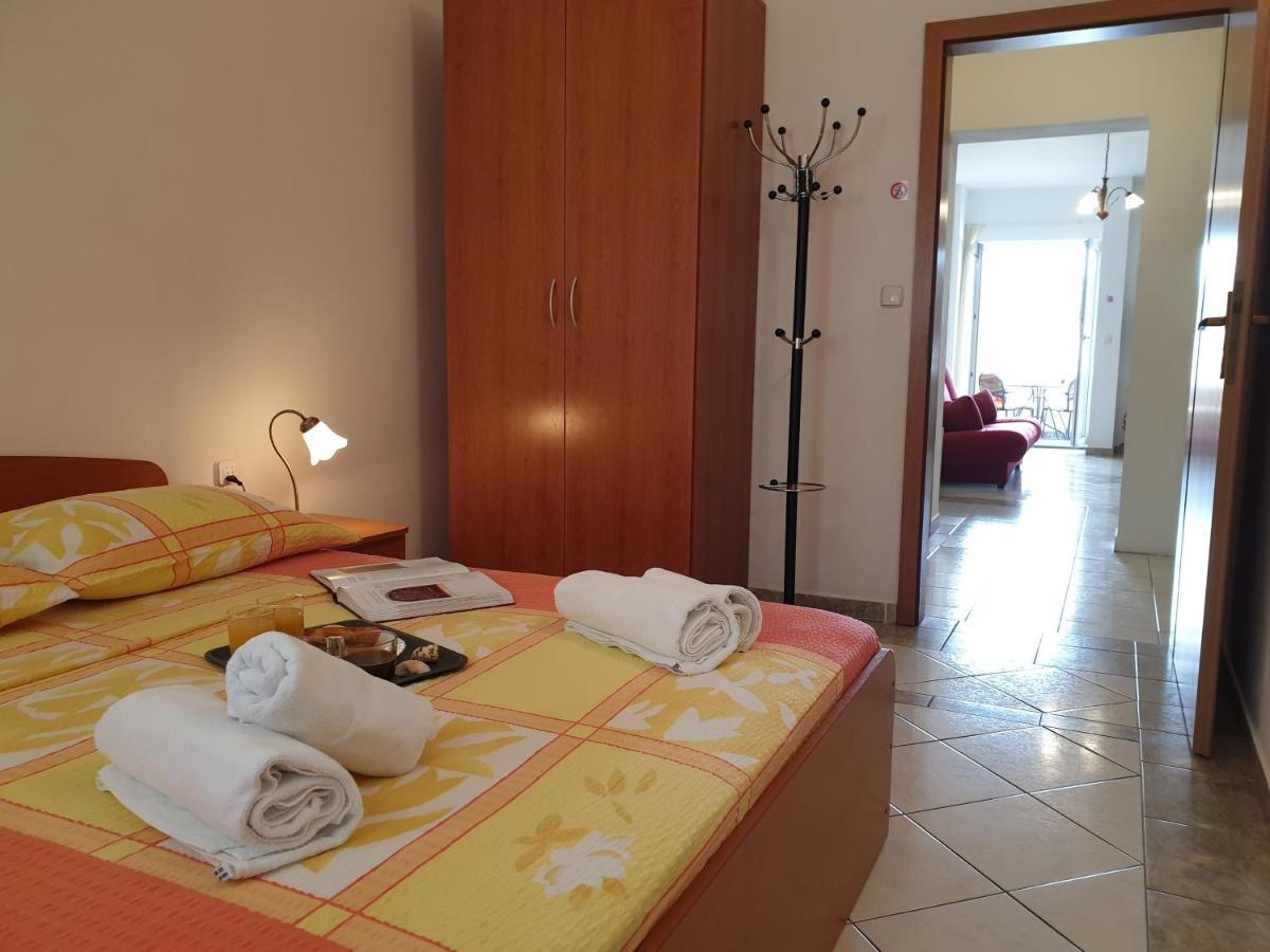 Apartmenthaus Kosirina-Tisno Exterior foto