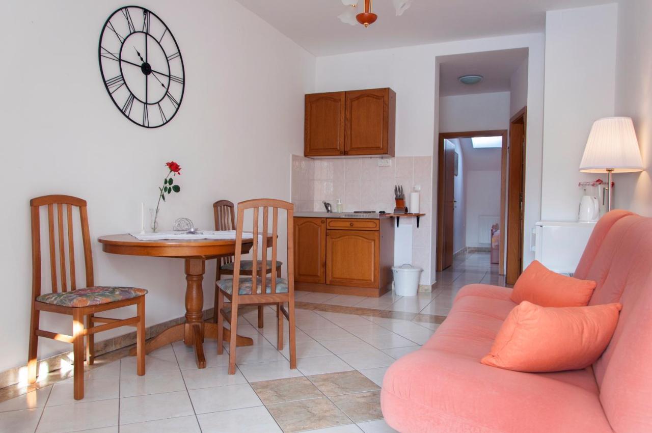 Apartmenthaus Kosirina-Tisno Exterior foto
