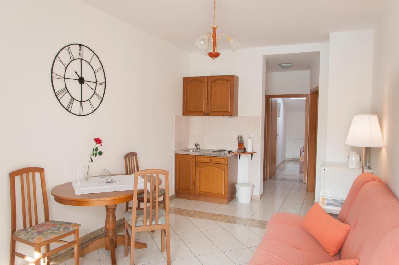 Apartmenthaus Kosirina-Tisno Exterior foto